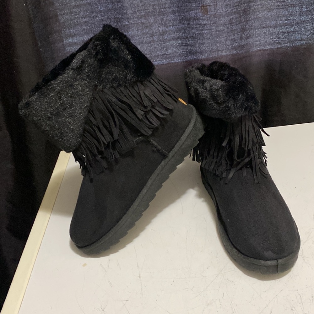 New Mudd black boots with fur size 8.5